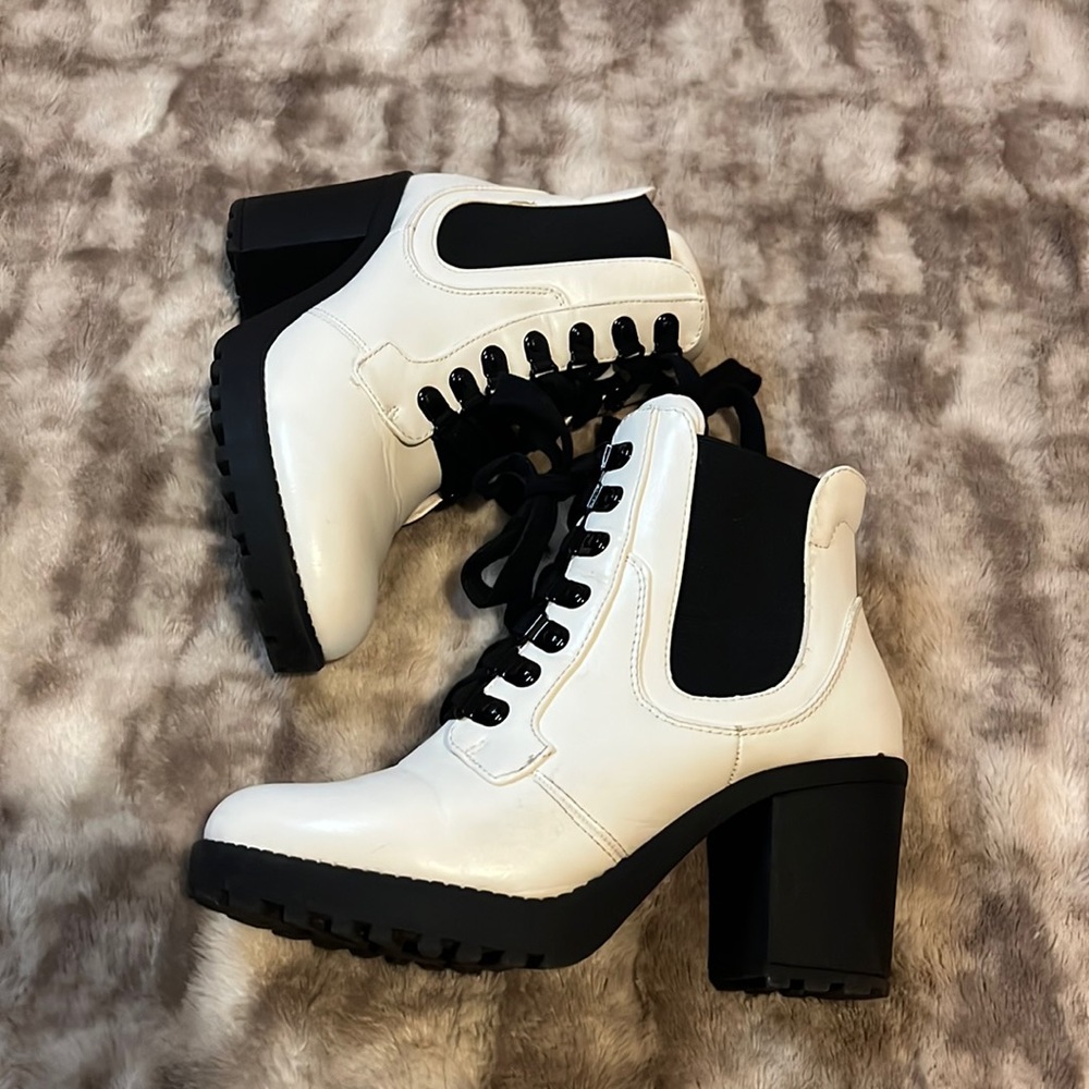 🍂White booties MIA🍂 Size 7🍂